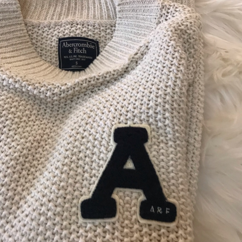 Abercrombie & Fitch cable knit sweater! NWOT💕